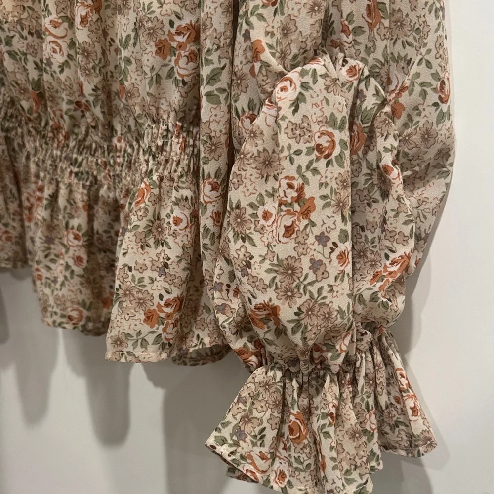 Floral Print Ruffle Blouse - Picture 3 of 3